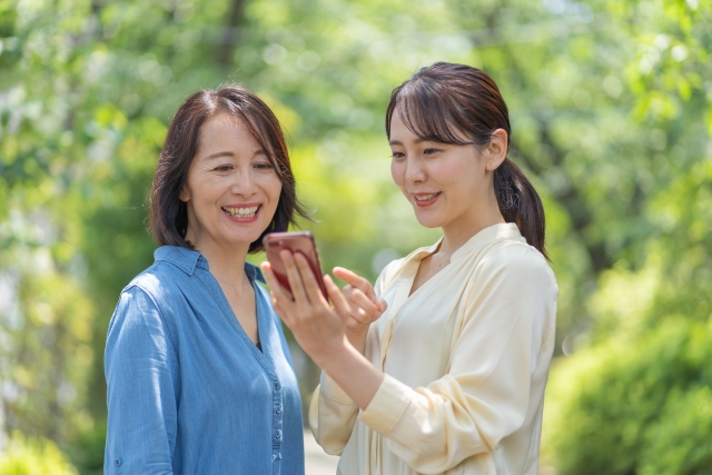 私立大学の学費免除制度を活用し、進学を実現した母子家庭の親子