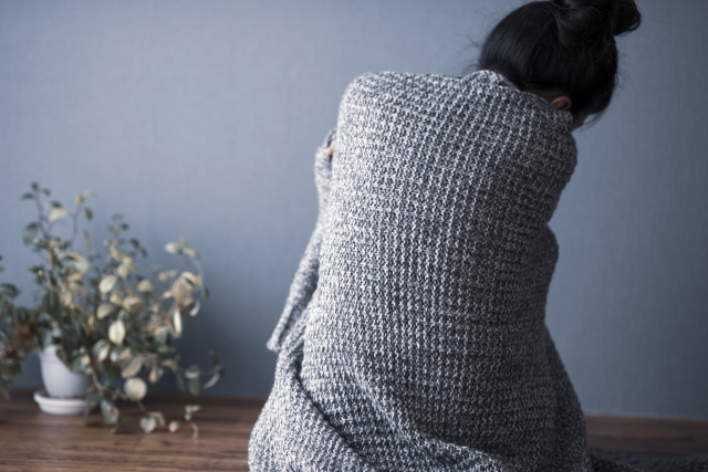 相談できる人がいなくて孤独感を感じている女性